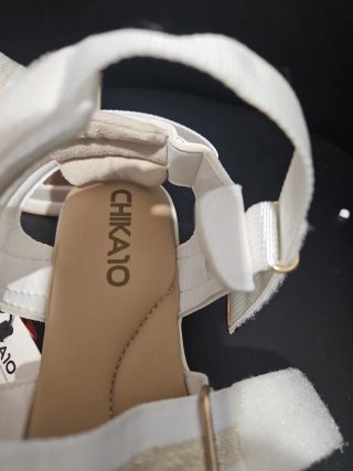 Sandalias Beige y Blanco Talla 38