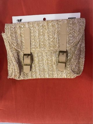 Riñonera de rafia con hebillas