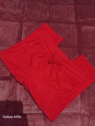 Ropa de niña rosa con volantes