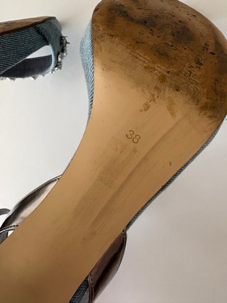 Tacones Guess plateados y azules con pedrería