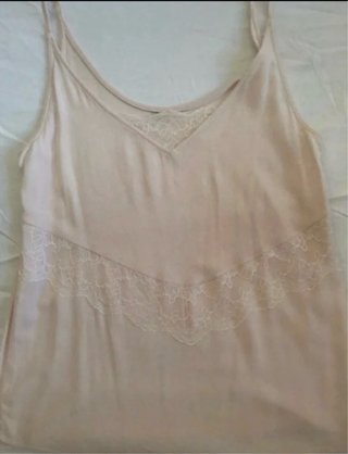 Blusa lencera rosa con encaje