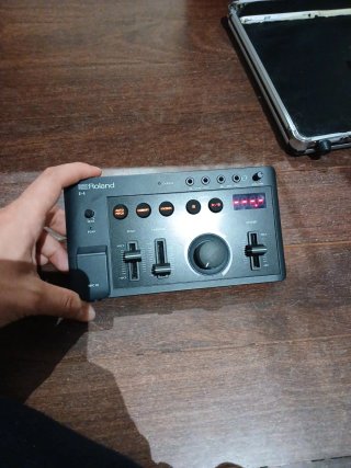 Roland E-4