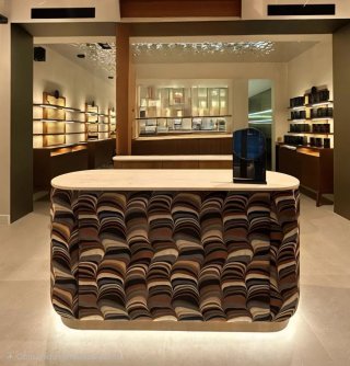 Mostrador de tienda diseño tela y madera