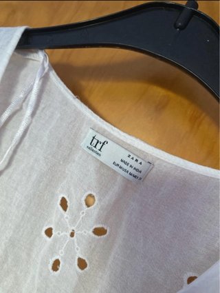 Camiseta Zara Blanca Bordada