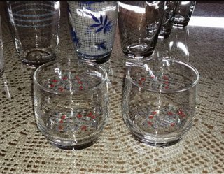 Juego de 9 vasos de cristal decorados