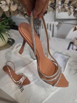 Zapatos Zara tacón, transparente con pedrería