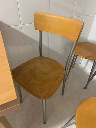 Mesa y sillas madera
