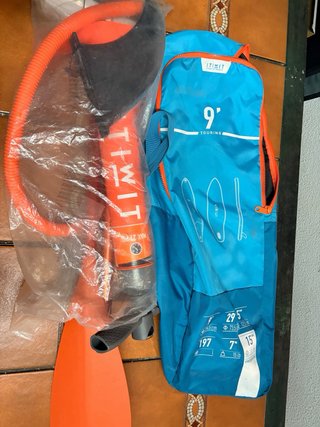 Tabla de paddle surf azul y naranja