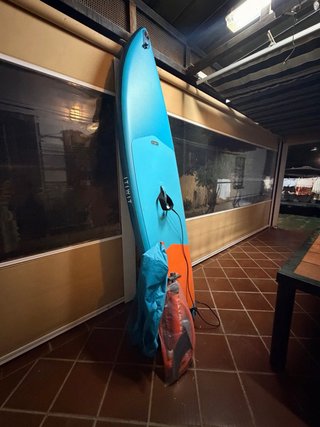 Tabla de paddle surf azul y naranja