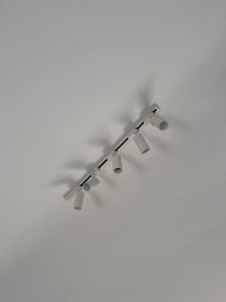 Barra 5 focos orientables techo blanco