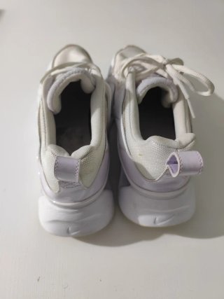 Zapatillas Nike Unisex Blancas y Moradas