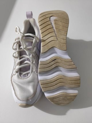 Zapatillas Nike Unisex Blancas y Moradas