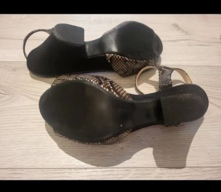 Sandalias de cuña Rossi diseño sofisticado