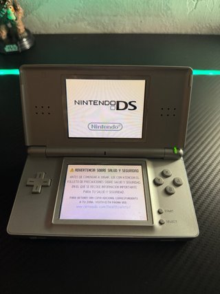 Nintendo DS Lite Plateada + Cargador + 6 Juegos