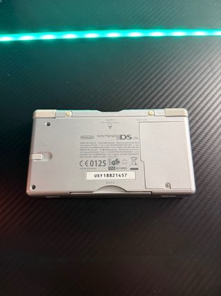 Nintendo DS Lite Plateada + Cargador + 6 Juegos