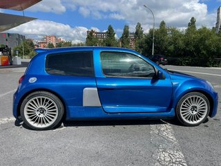 Renault Clio SPORT TEAM REPLICA 3.0 V-6