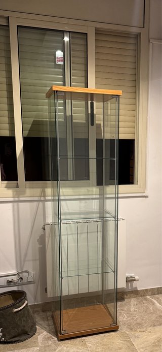 Vitrina de cristal y madera Ikea