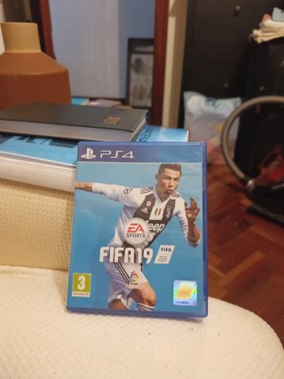 Consola PS4 Slim 500GB + 4 Juegos
