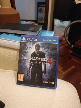 Consola PS4 Slim 500GB + 4 Juegos