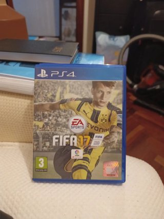 Consola PS4 Slim 500GB + 4 Juegos
