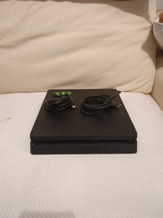 Consola PS4 Slim 500GB + 4 Juegos