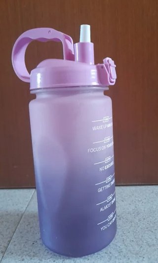 Botella 1L con medidor y frases motivadoras