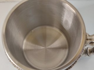 Taza multicalaveras de resina (400 ml capacidad)