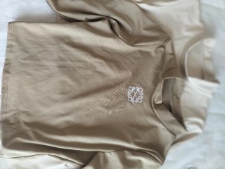 Dos camisetas crop Loewe beige y negro Talla XS