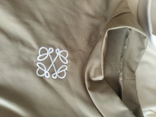 Dos camisetas crop Loewe beige y negro Talla XS