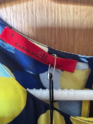 Blusa Carolina Herrera lunares azul y amarillo