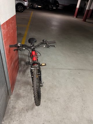 Bicicleta infantil roja