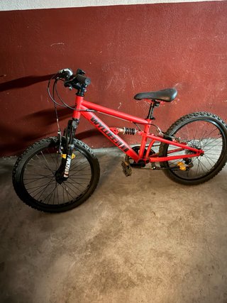 Bicicleta infantil roja