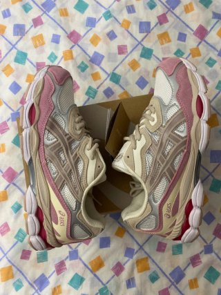 Zapatillas ASICS Beige y Rosa