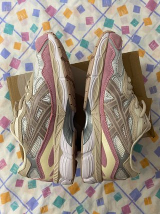 Zapatillas ASICS Beige y Rosa