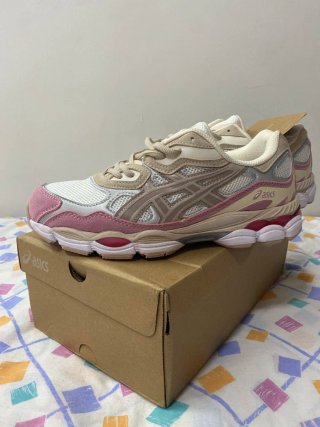 Zapatillas ASICS Beige y Rosa