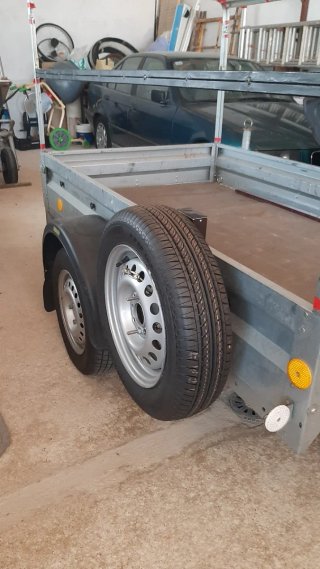 Remolque coche con estructura