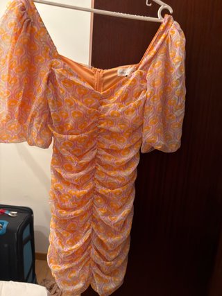 Vestido de fiesta naranja y rosa