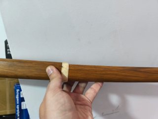 Bokken de madera con funda de cuero