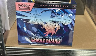 Pokémon TCG: Caja Entrenador Élite Chaos Rising 🇬🇧 de segunda