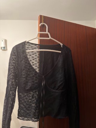 Top encaje negro manga larga