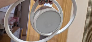 Lámpara LED moderna dorada y blanca