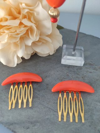 Flor, pendientes y peinecillos