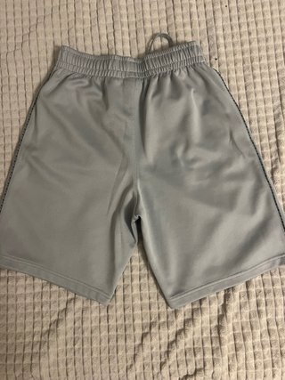 Pantalón corto Nike gris
