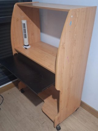 Mesa Ordenador con Ruedas