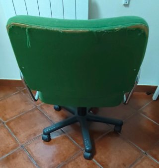 Silla de oficina ergonómica verde