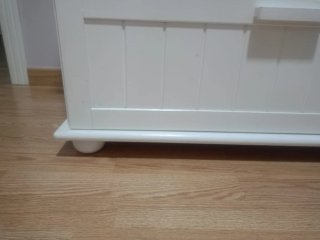 Cómoda de madera con 3 cajones y cristal