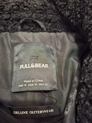 Abrigo negro Pull&Bear