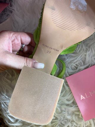 Sandalias Alma en Pena verdes con pedrería