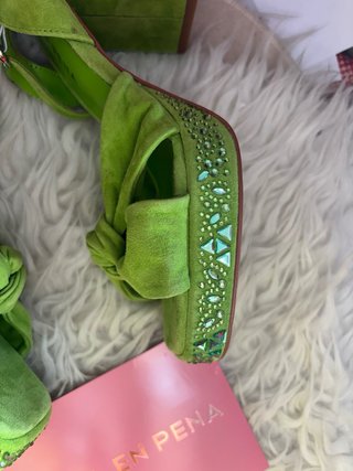 Sandalias Alma en Pena verdes con pedrería