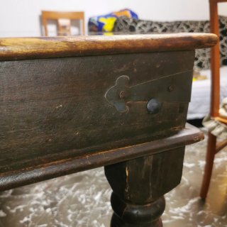 Mesa Artesanal de Madera y Cristal